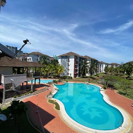 Smilez Homestay H102 & A306 At Pd Perdana Kondo Resort Port Dickson Buitenkant foto