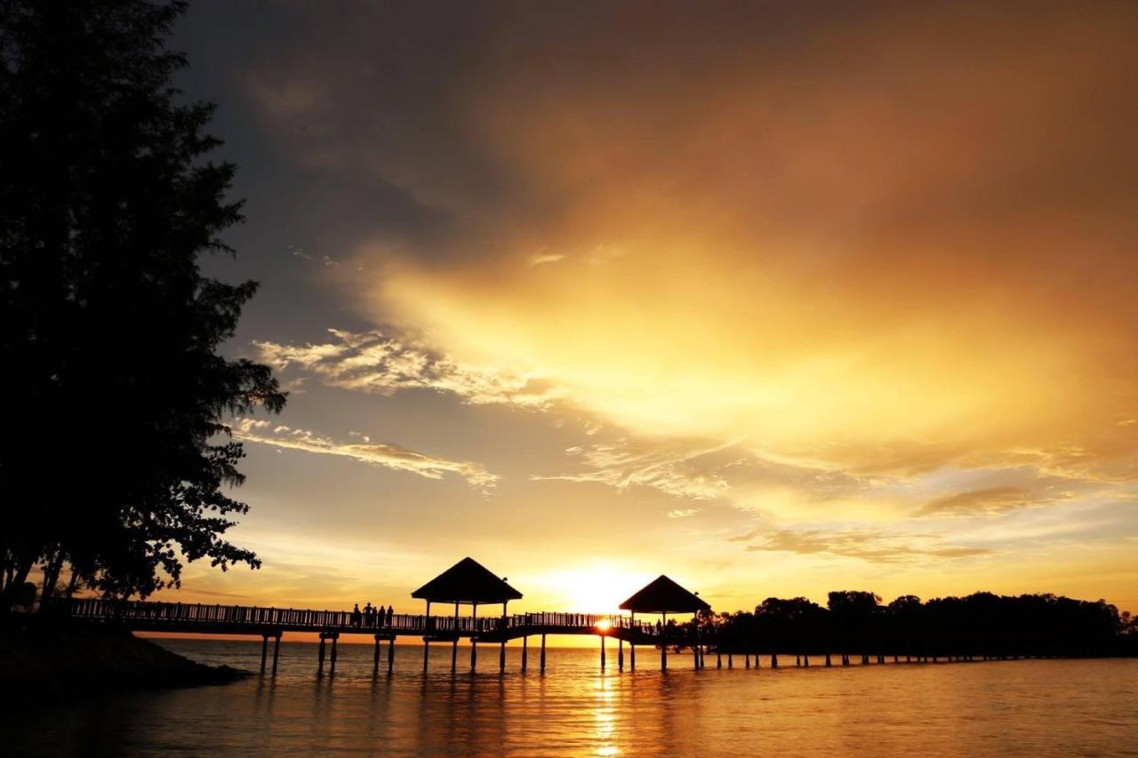 Smilez Homestay H102 & A306 At Pd Perdana Kondo Resort Port Dickson Buitenkant foto